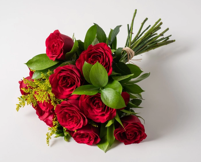 Buquê de 12 Rosas Vermelhas, Pelúcia e Chocolate - Imagem 2