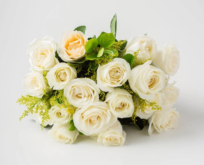 Buquê de 19 Rosas Brancas - Imagem 3